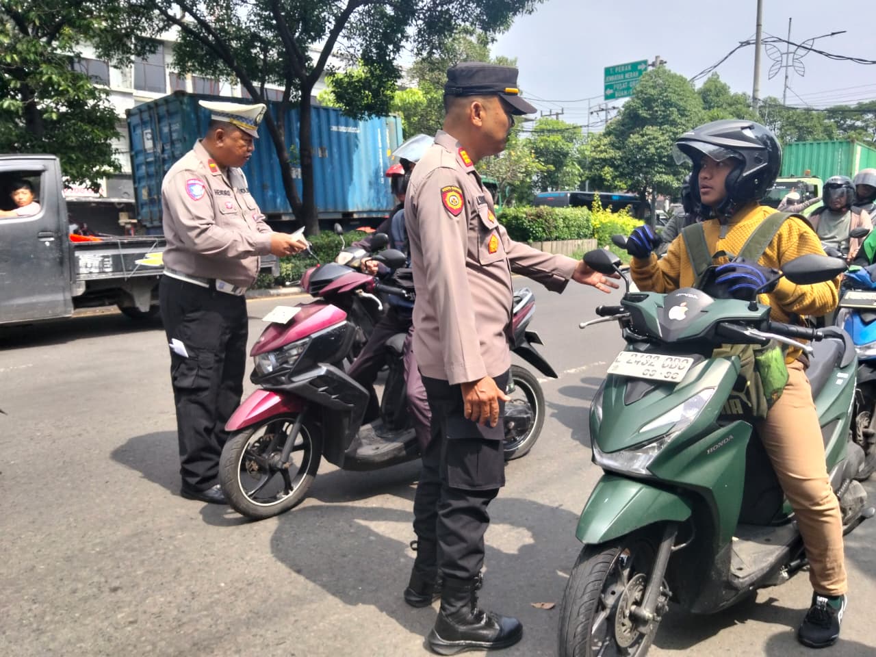 Polsek Krembangan Bersama Bapenda Surabaya Barat Gelar Operasi Gabungan Penertiban Pajak Kendaraan