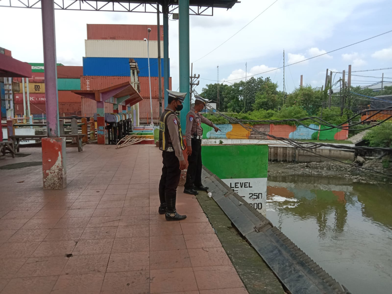 Patroli Polsek Asemrowo Pantau Rumah Pompa Air Balong 2 di Tambak Langon, Debit Air Normal