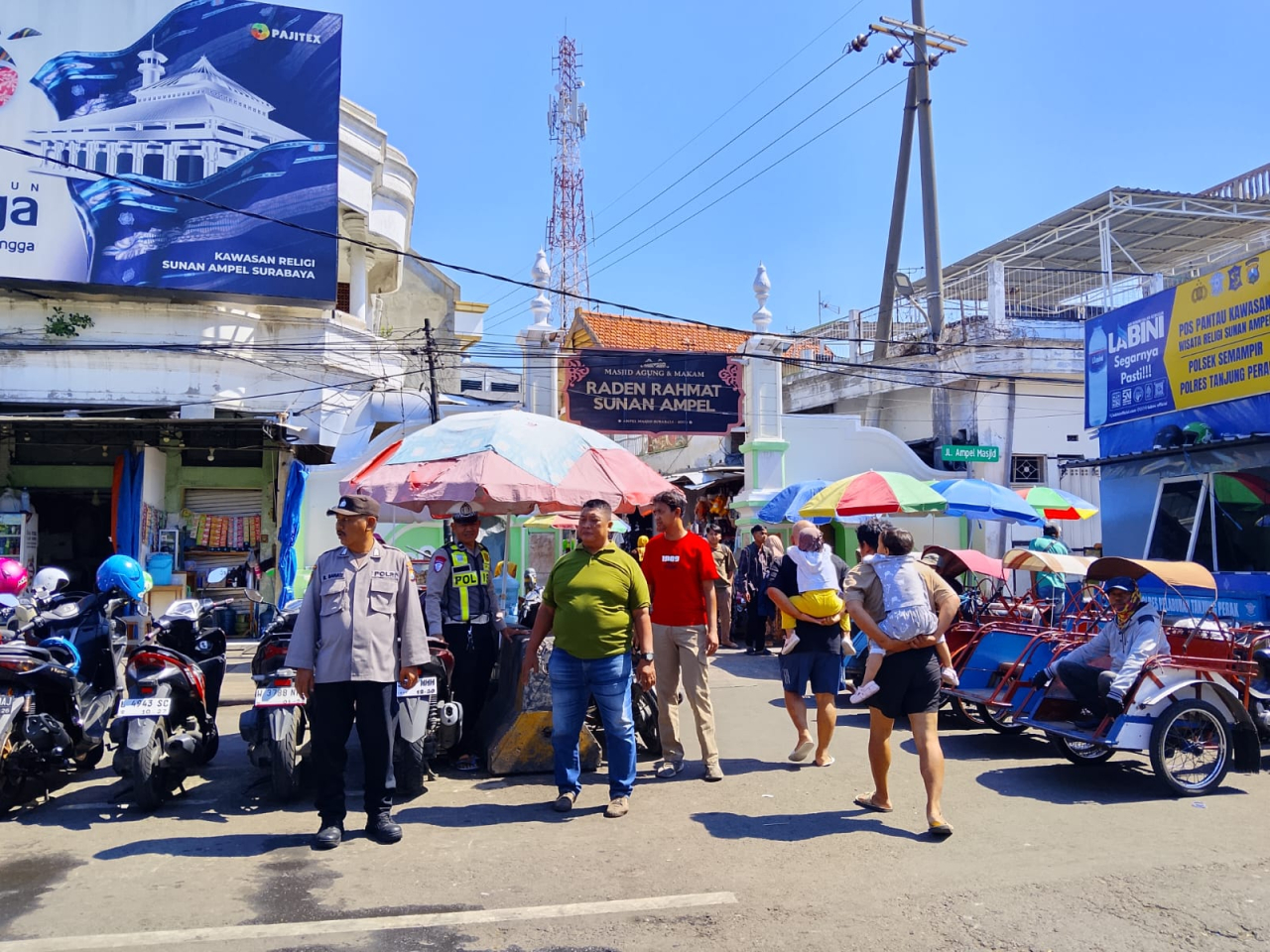 Patroli Kamtibmas Polsek Semampir di Kawasan Wisata Religi Sunan Ampel, Antisipasi Parkir Liar dan 3C
