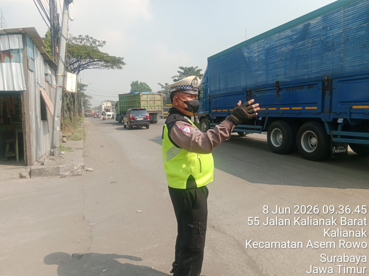 Patroli dan Pengaturan Lalu Lintas Satlantas Polres Pelabuhan Tanjung Perak Berjalan Lancar