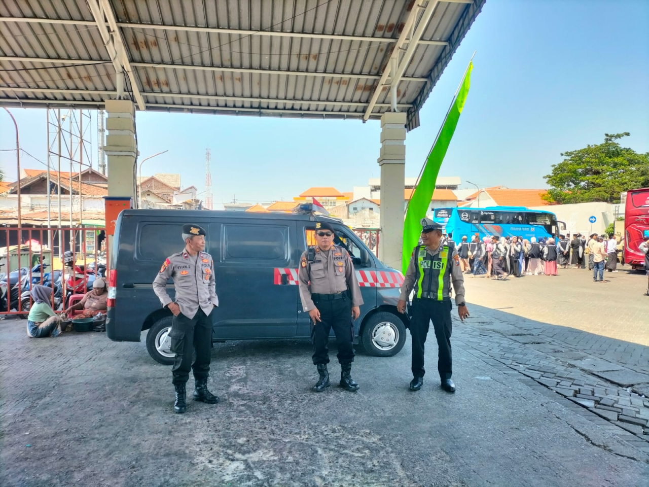 Polsek Semampir Patroli Kamtibmas di Terminal Religi Ampel, Antisipasi 3C
