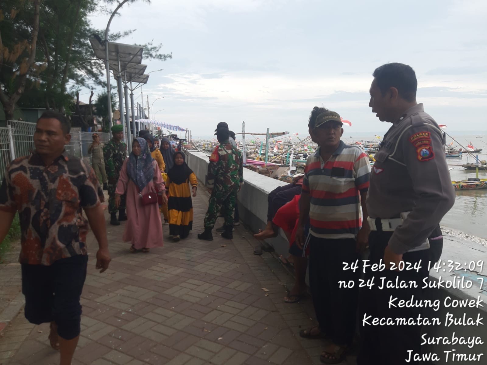 Polsek Kenjeran Melaksanakan Patroli Keamanan Di Wisata Pantai, Cegah Adanya Tindak Kriminal