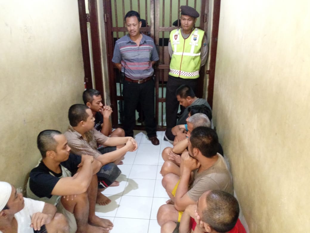 Polsek Pabean Cantikan Laksanakan Pengecekan Pagi Tahanan