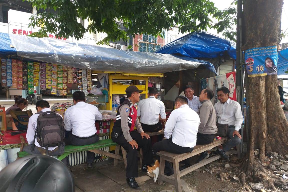 Dukung Pemilu Damai, Polsek Pabean Cantikan Terus Suarakan Pesan Jaga Kerukunan