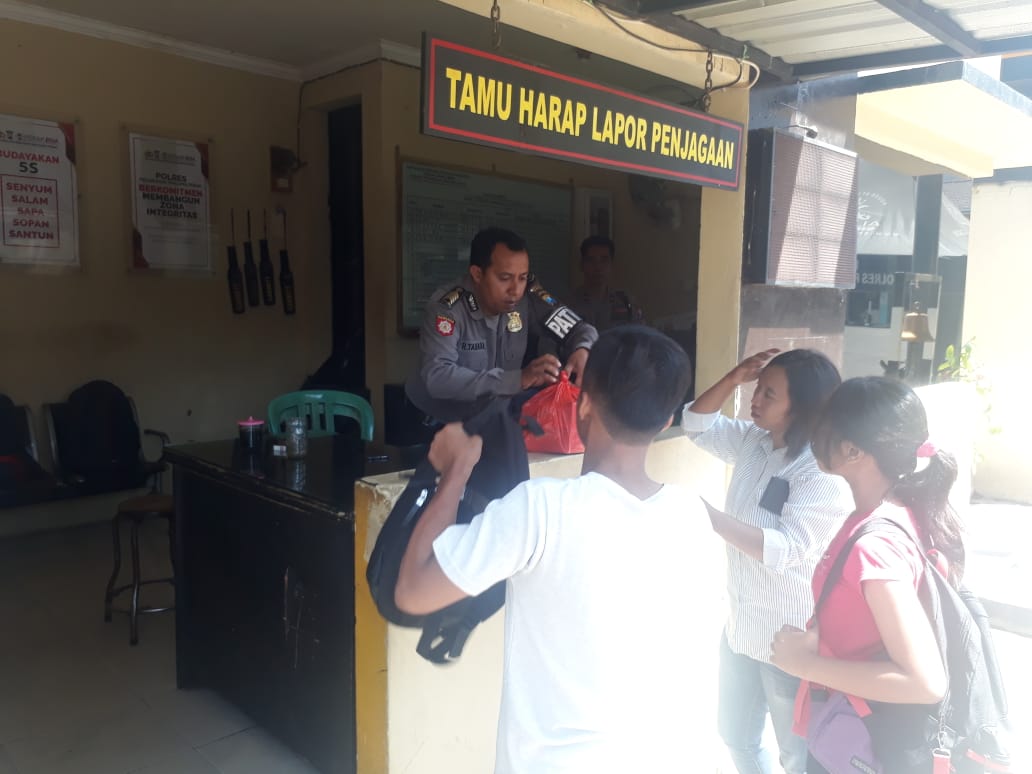 Cegah Penyelundupan Narkoba, Polres Tanjung Perak Cek Bawaan Pembesuk Tahanan