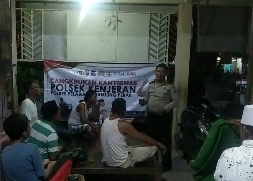 Panit Binmas Polsek Kenjeran Ajak Warga Hidupkan Siskamling
