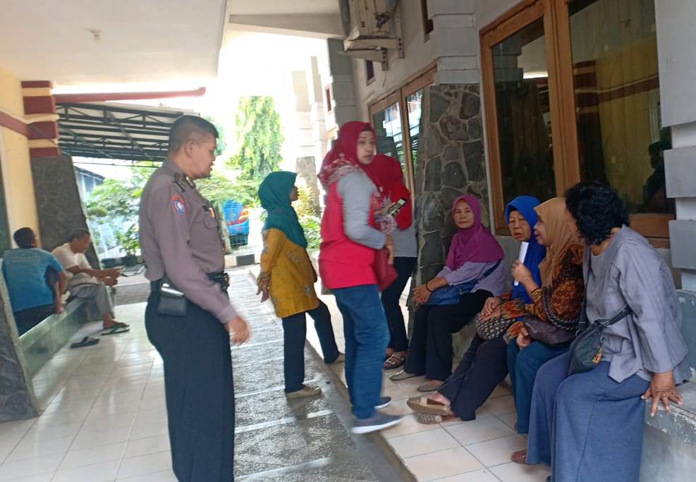 Babinkamtibmas Sidotopo Sosialisasi SPKT Door To Door