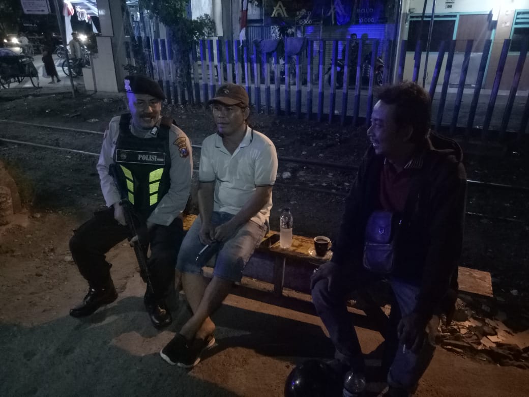 Satsabhara Polres Tanjung Perak Antisipasi Kriminalitas di Pemukiman Melalui Patroli