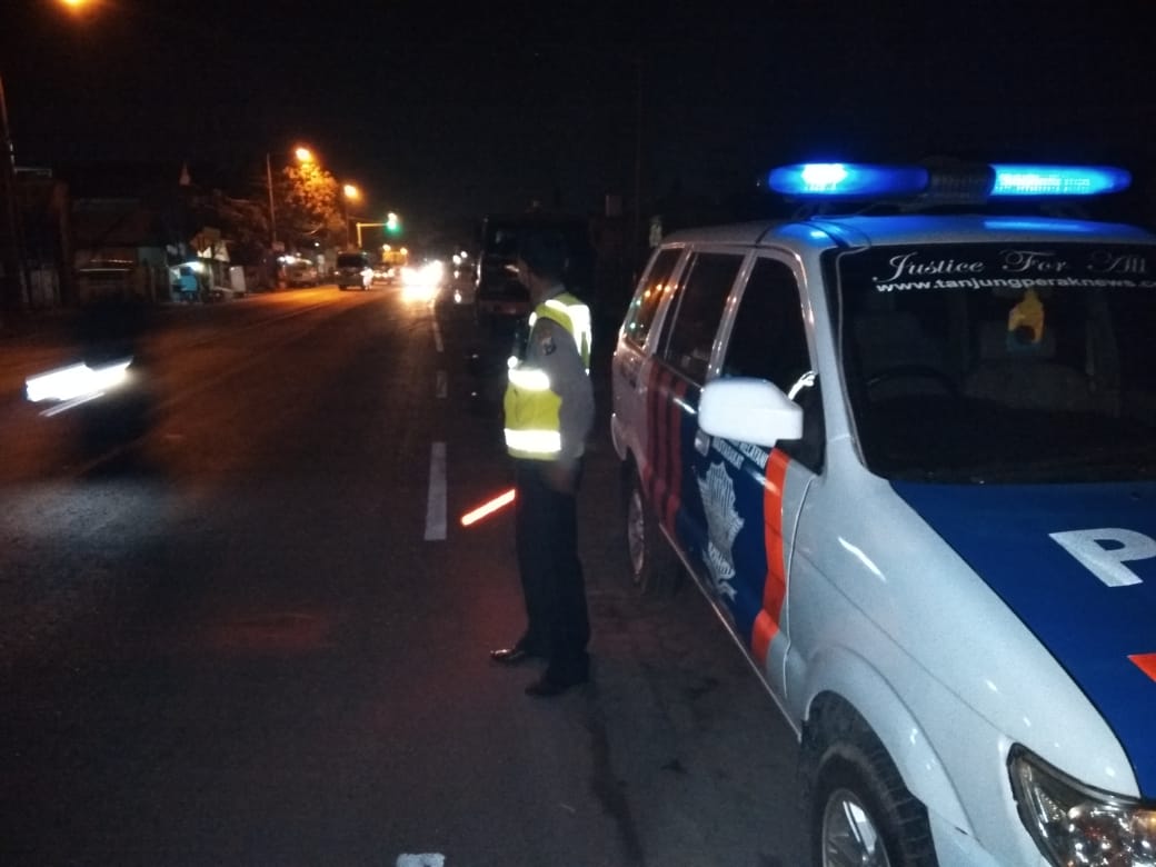 Unit Lantas Polsek Krembangan Lakukan Patroli Malam Antisipasi Balap Liar