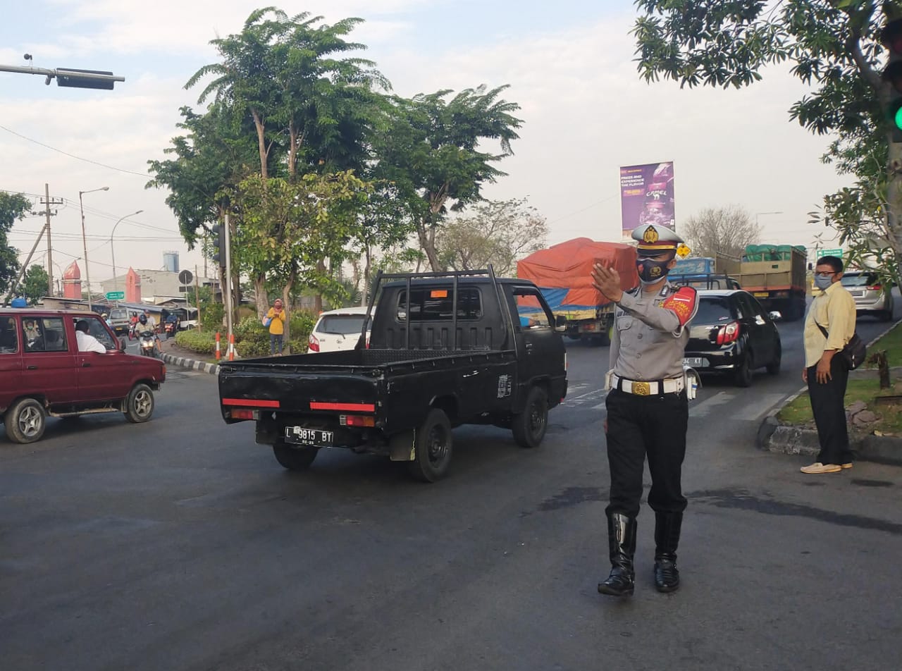 Polsek Asemrowo Lakukan Pengaturan Pagi, Cegah Kemacetan