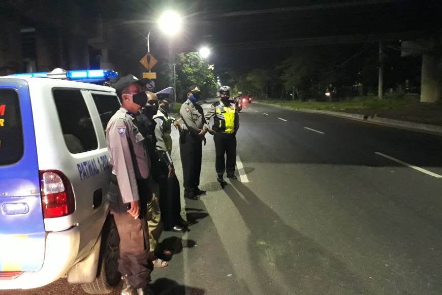 Polsek Asemrowo Gelar Patroli Mobile Malam Hari, Antisipasi Kriminalitas Jalanan & Balap Liar