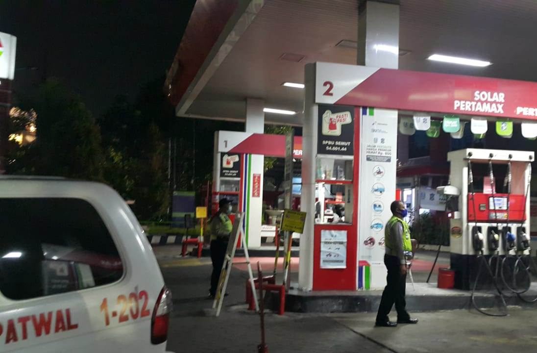 Polsek Pabean Cantikan Lakukan Patroli Malam di SPBU, Titip Pesan Waspada Uang Palsu