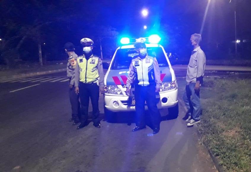 Polsek Asemrowo Gelar Patroli Mobile Rutin di Malam Hari, Antisipasi Kriminalitas Jalanan & Balap Liar