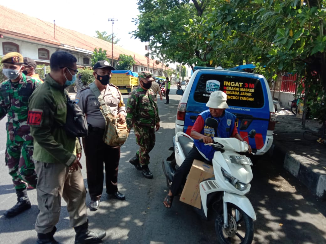 Polsek Pabean Cantikan Laksanakan Operasi Penertiban Masker di Jalan Kebalen Timur