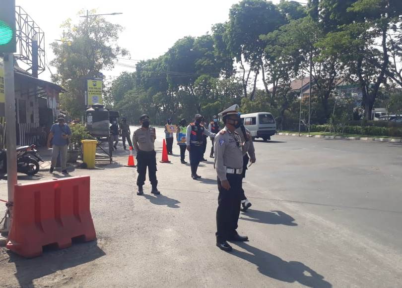 Kapolsek Asemrowo Pimpin Operasi Yustisi Protokol Kesehatan di Jalan Dupak Rukun