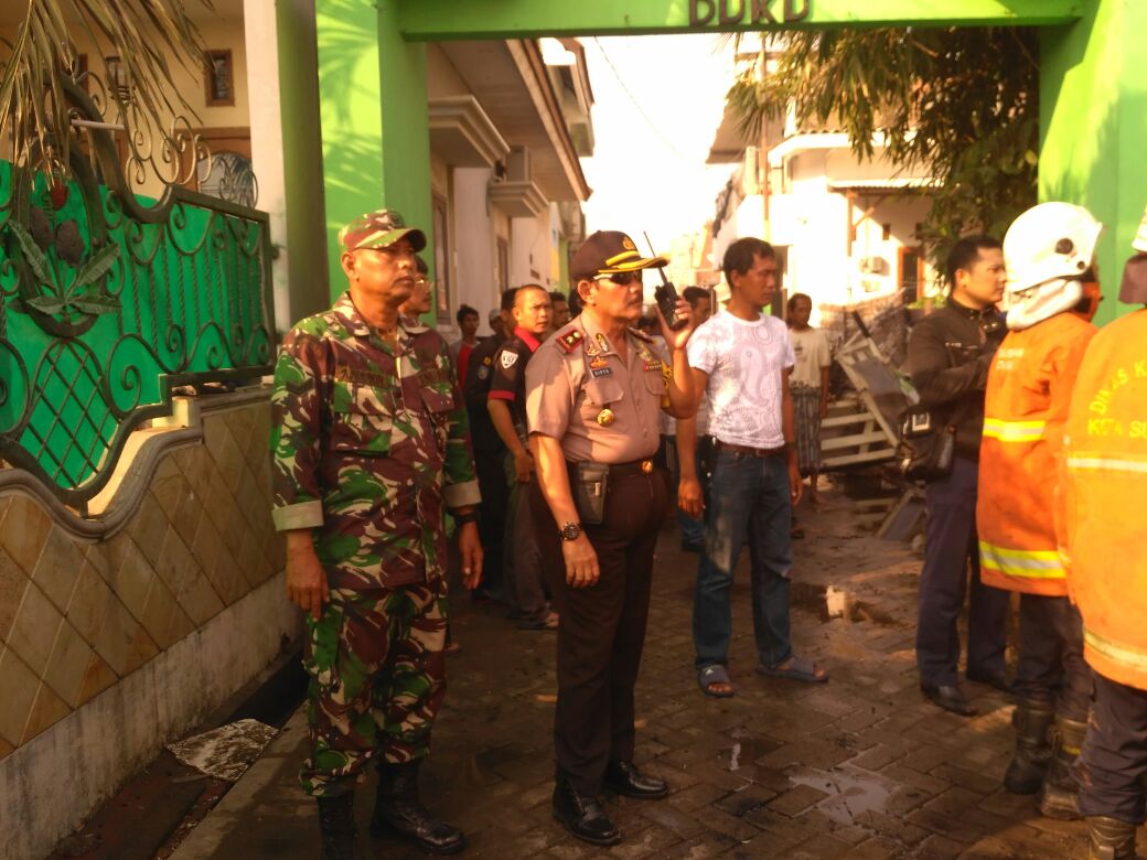 Polsek Kenjeran Selidiki Warung Terbakar