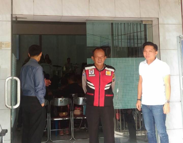 Ibadah Rutin di Gereja Pantekosta Jalan Layar Dikawal Polsek Pabean Cantikan