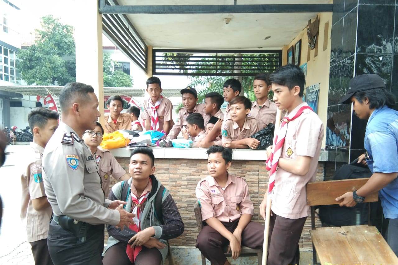 Tekan Kenakalan Remaja, Babinkamtibmas Takal Kedinding Lakukan Penyuluhan ke Pelajar