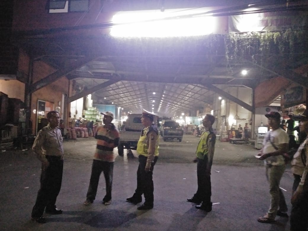 Polsek Asemrowo Patroli Malam di Tempat-tempat Yang Berpotensi Menjadi Sasaran 3C