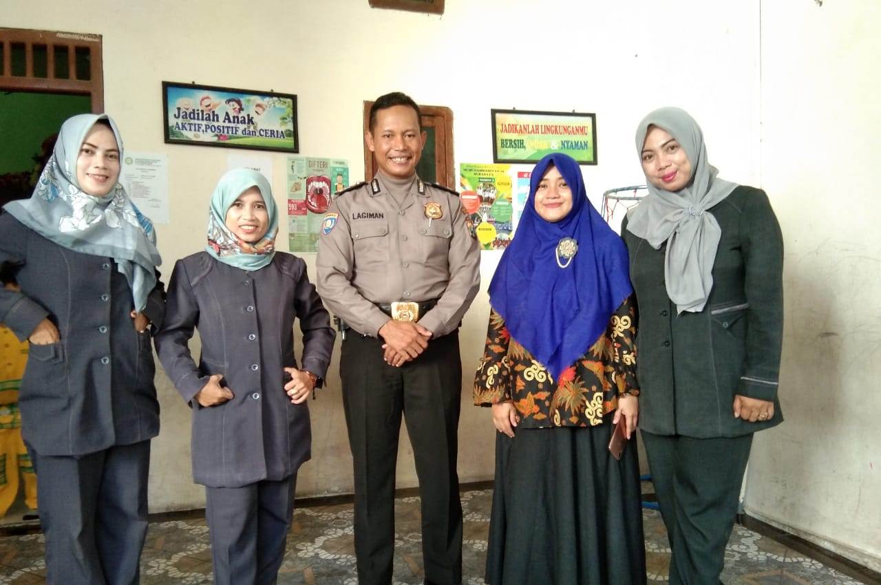 Babinkamtibmas Takal Kedinding Sosialisasi SPKT Door To Door ke Pengajar TK