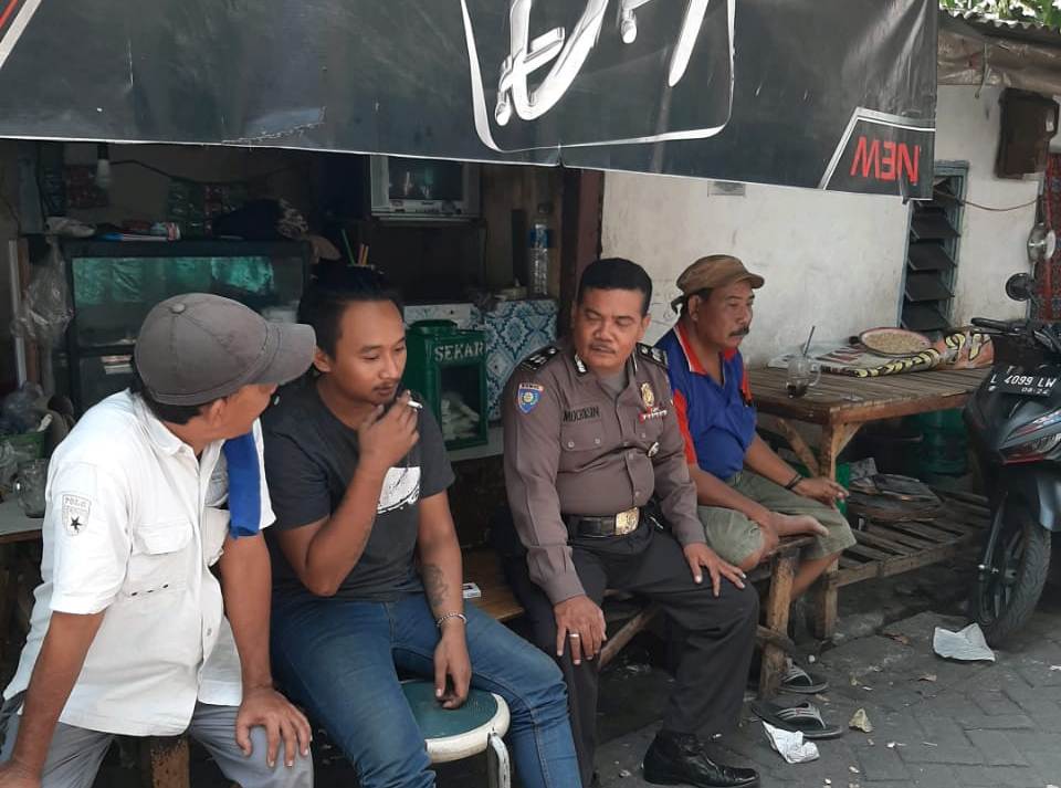 Babinkamtibmas Krembangan Utara Sosialisasikan SPKT Door To Door