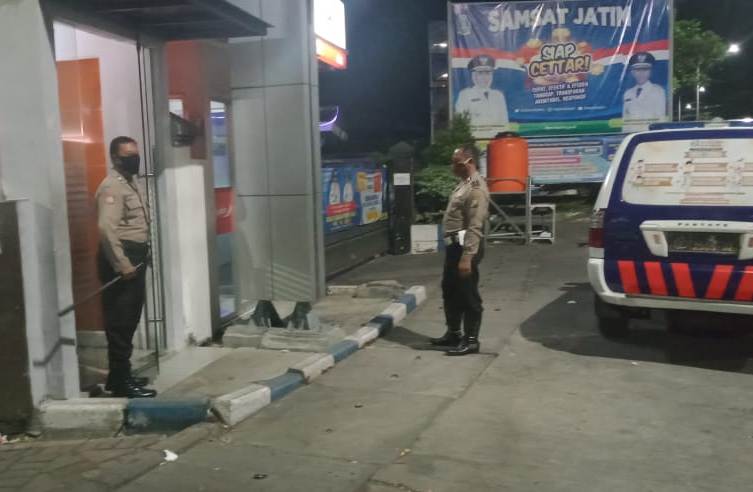 Polsek Kenjeran Patroli Malam di Gerai ATM, Antisipasi Kriminalitas 3C