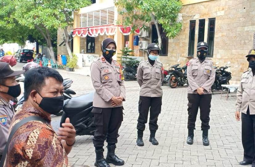 Kapolsek Kenjeran Pimpin Pengamanan Rekapitulasi Suara di PPK