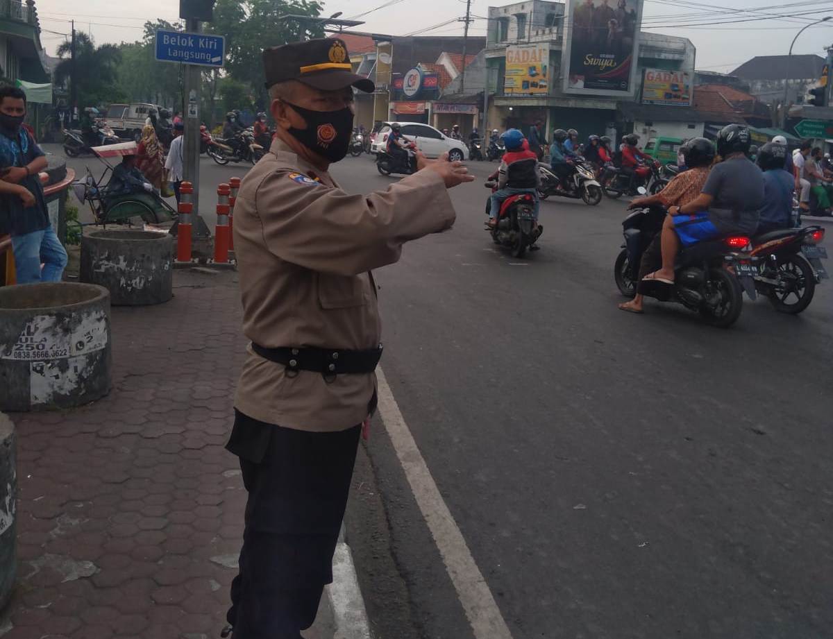 Polsek Semampir Gelar Pengaturan Pagi Berikan Pelayanan Pada Masyarakat