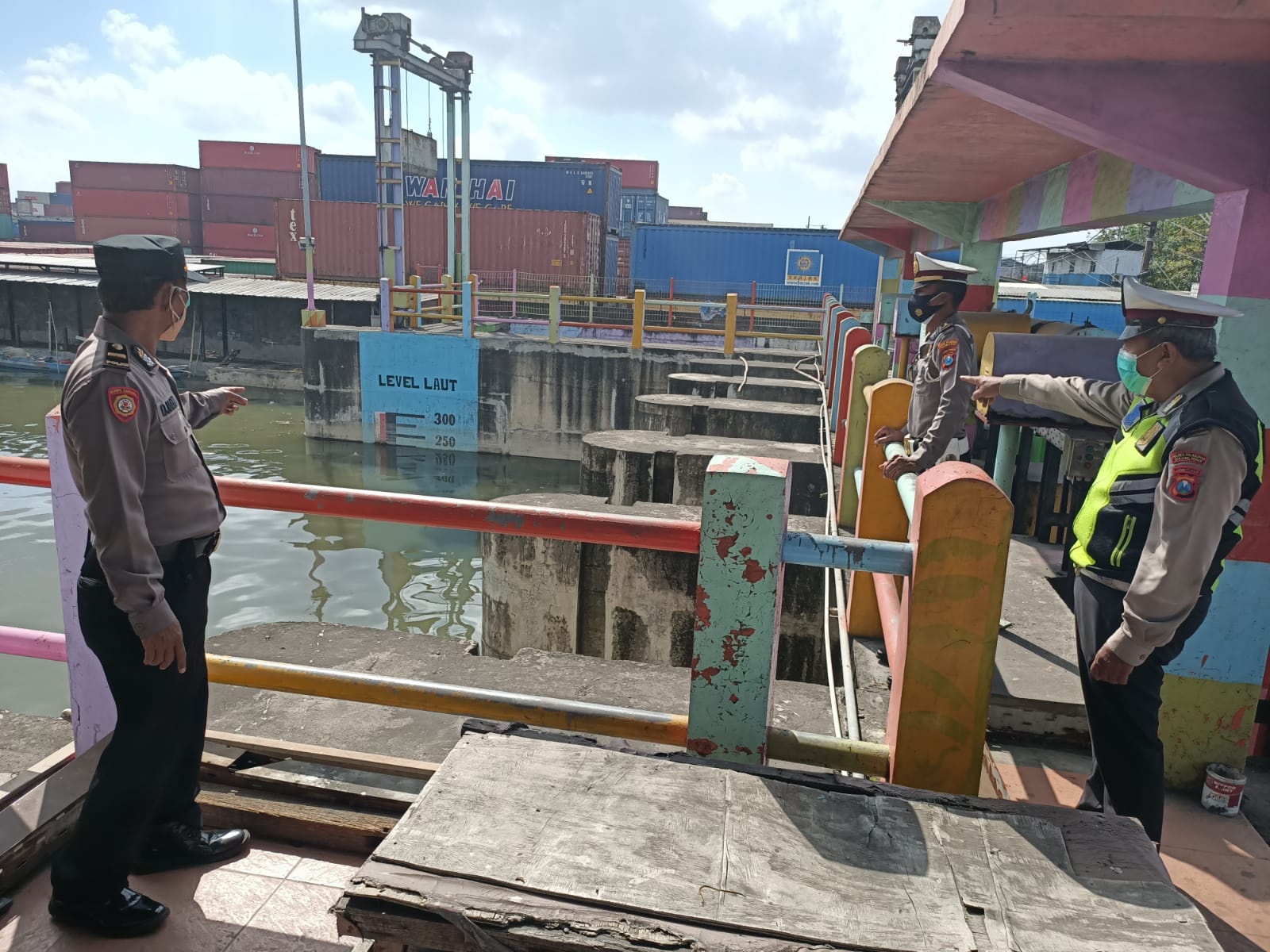 Polsek Asemrowo Pantau Debit Air di Rumah Pompa, Antisipasi Banjir