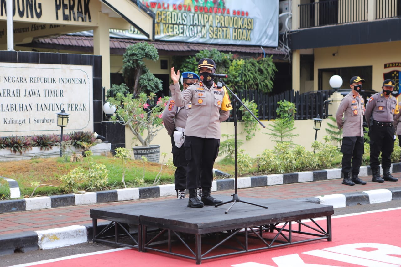 Kapolres Tanjung Perak Pimpin Apel Gelar Pasukan Untuk Pengamanan Unjuk Rasa Buruh