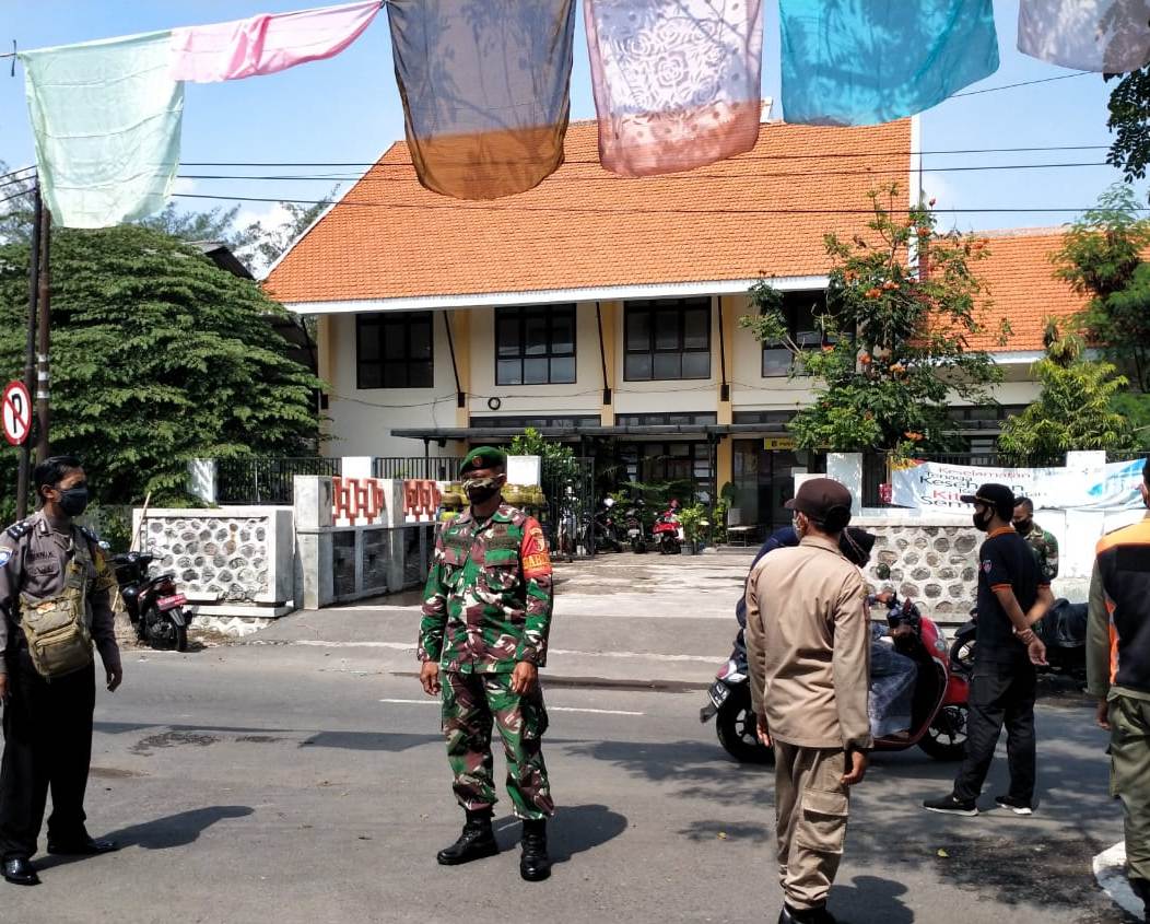 Polsek Kenjeran Gelar Operasi Penertiban Masker di Jalan Cumpat