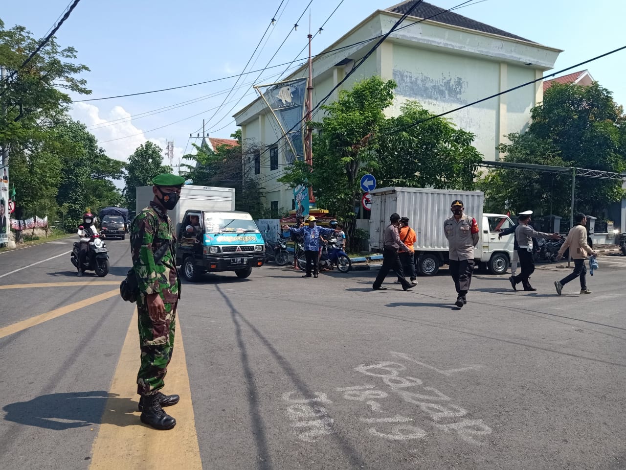 Bersama Koramil & Satpol PP, Polsek Kenjeran Gelar Operasi Penertiban Masker