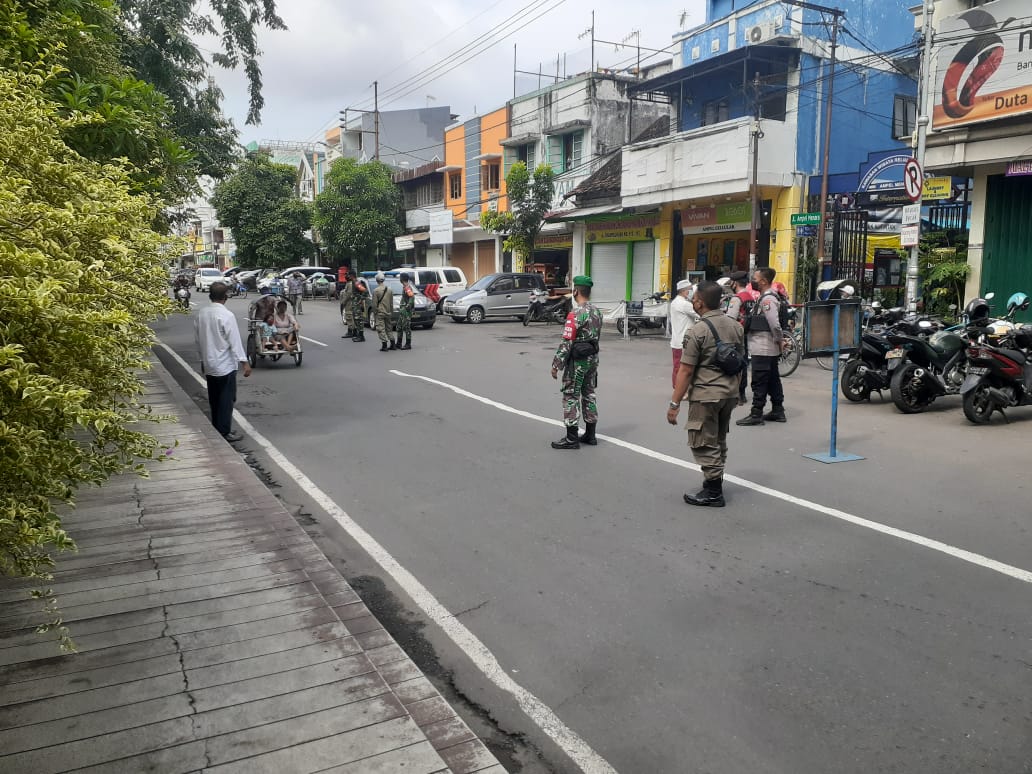 Polsek Semampir Gelar Operasi Penertiban Masker Bersama Satpol PP & Koramil di Pintu Masuk Ampel