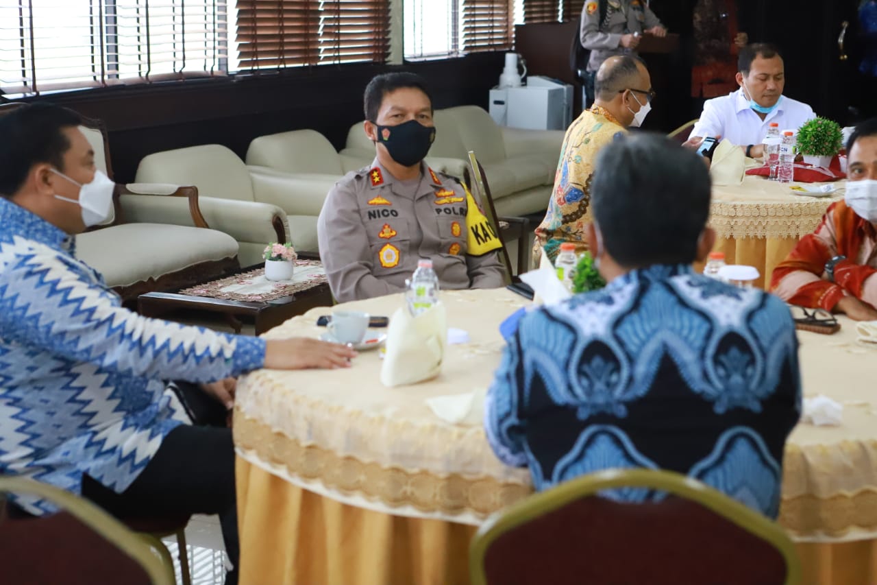 Kapolres Tanjung Perak Dampingi Kapolda Jatim & Kepala BNN Untuk Penandatangan MoU Berantas Narkoba Bersama Pelindo III