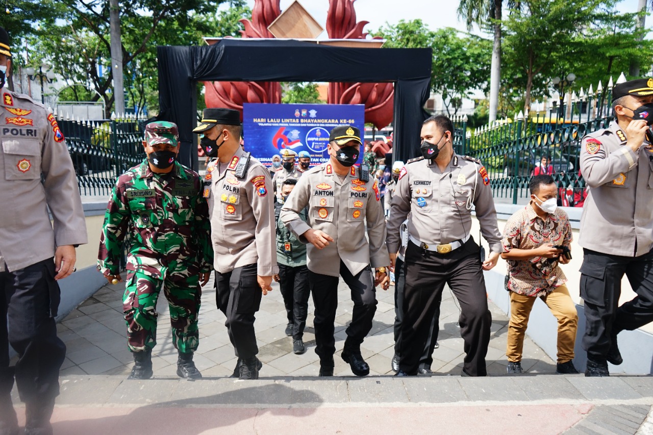 Kapolres Tanjung Perak Hadiri Peringatan HUT Polantas Bhayangkara Ke 66 di Monumen Tugu Pahlawan