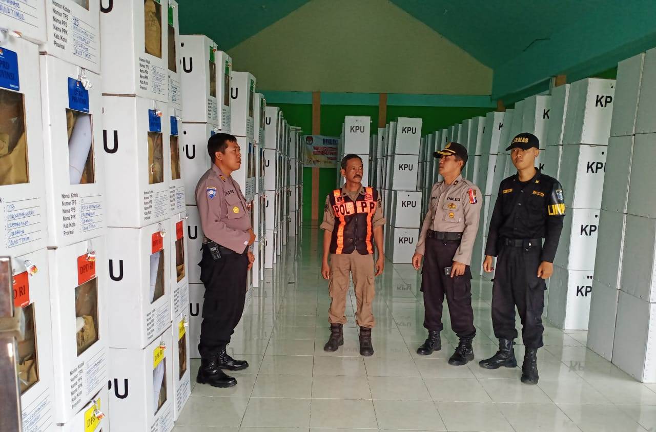 Amankan Kotak Suara di Kantor Kelurahan, Polres Tanjung Perak Terjunkan Ratusan Personil