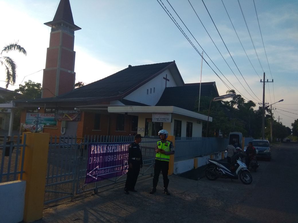 Satlantas Polres Tanjung Perak Dilibatkan Patroli Dialogis ke Gereja