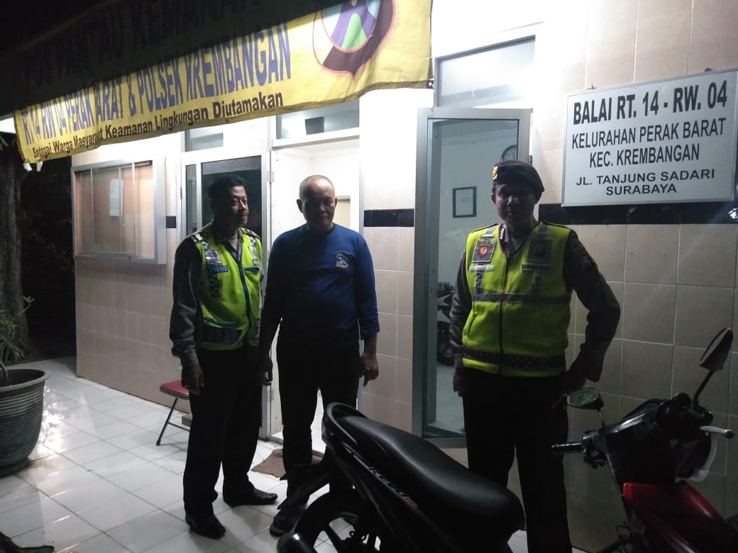 Dalam Rangka Harkamtibmas, Polsek Krembangan Rutin Patroli Pemukiman