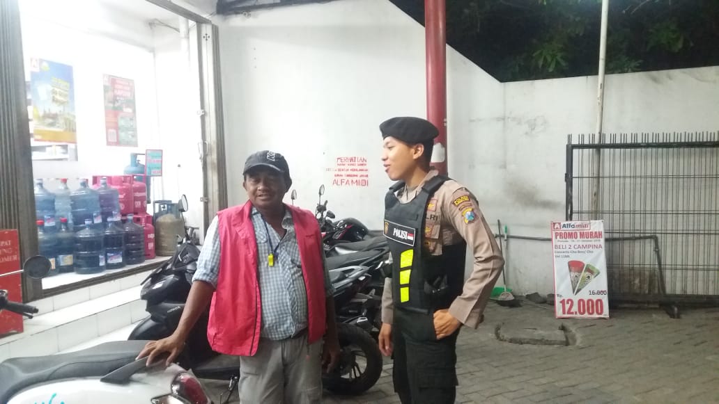 Satsabhara Polres Tanjung Perak Patroli Malam Sambil Titip Pesan Waspada Curanmor