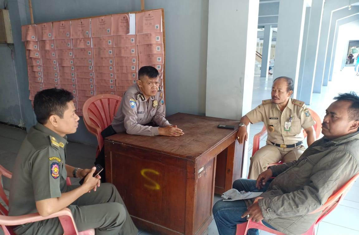Babinkamtibmas Sidotopo Bahas Pencegahan Banjir Bersama Kepala Kelurahan