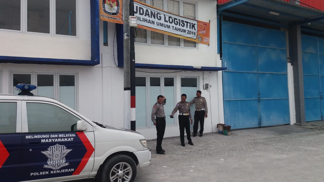 Polsek Kenjeran Lakukan Pengamanan Gudang Logistik Pemilu