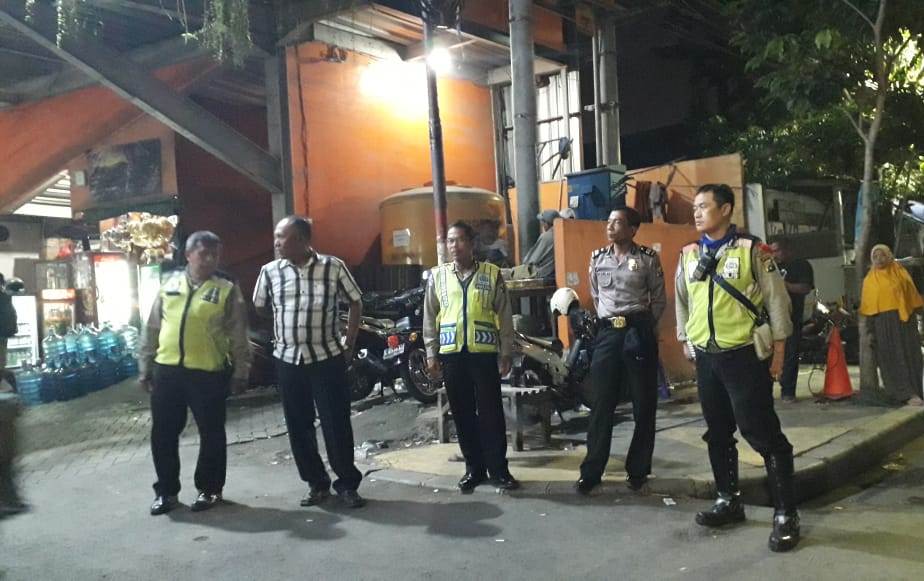 Polsek Asemrowo Gelar Patroli Malam Antsipasi Kerawanan di Pasar Buah