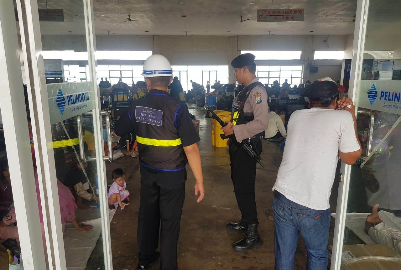 Satsabhara Polres Tanjung Perak Patroli Pelabuhan GSN Dalam Rangka Pengamanan Obyek Vital