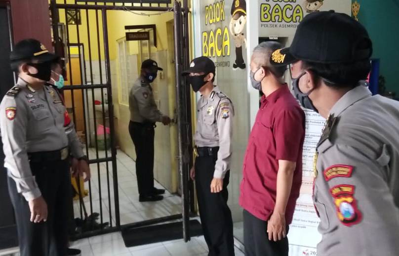 Polsek Asemrowo Pantau Kesehatan Tahanan Melalui Pengecekan Setiap Hari