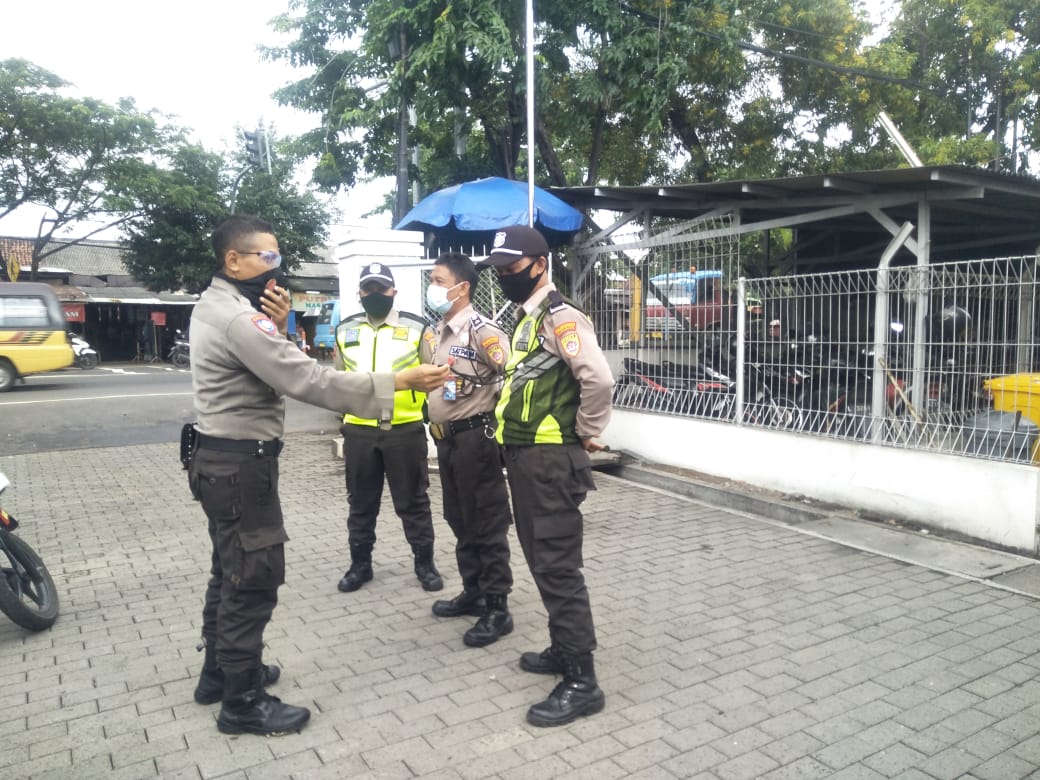 Panit Binmas Polsek Krembangan Sampaikan Pesan Positif Kepada Petugas Sekuriti PT Sriwijaya
