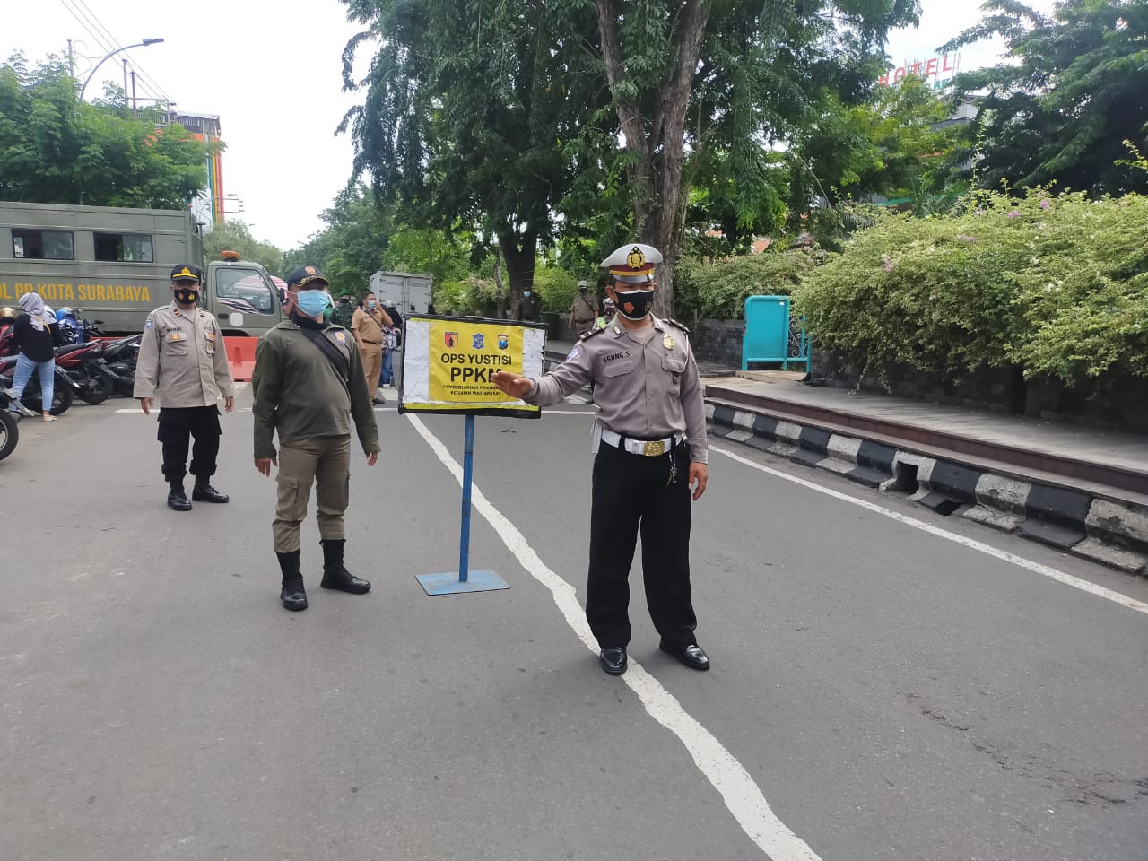 Polsek Semampir Gelar Operasi Masker Bareng Satpol PP & Koramil di Jalan Nyamplungan