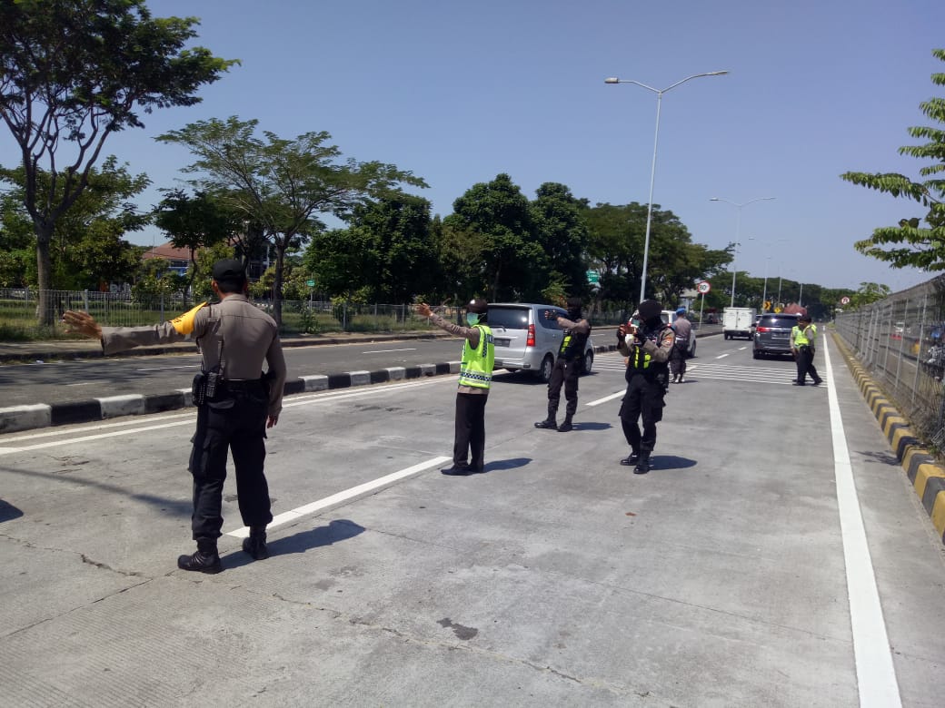 Kapolsek Kenjeran Pimpin Razia di Tol Suramadu, Antisipasi Massa Demo Ke KPU