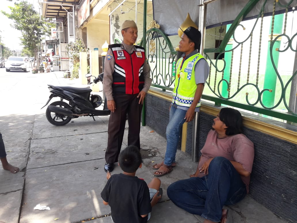 Sambang Lingkungan, Babinkamtibmas Takal Kedinding Titip Pesan Waspada Curanmor