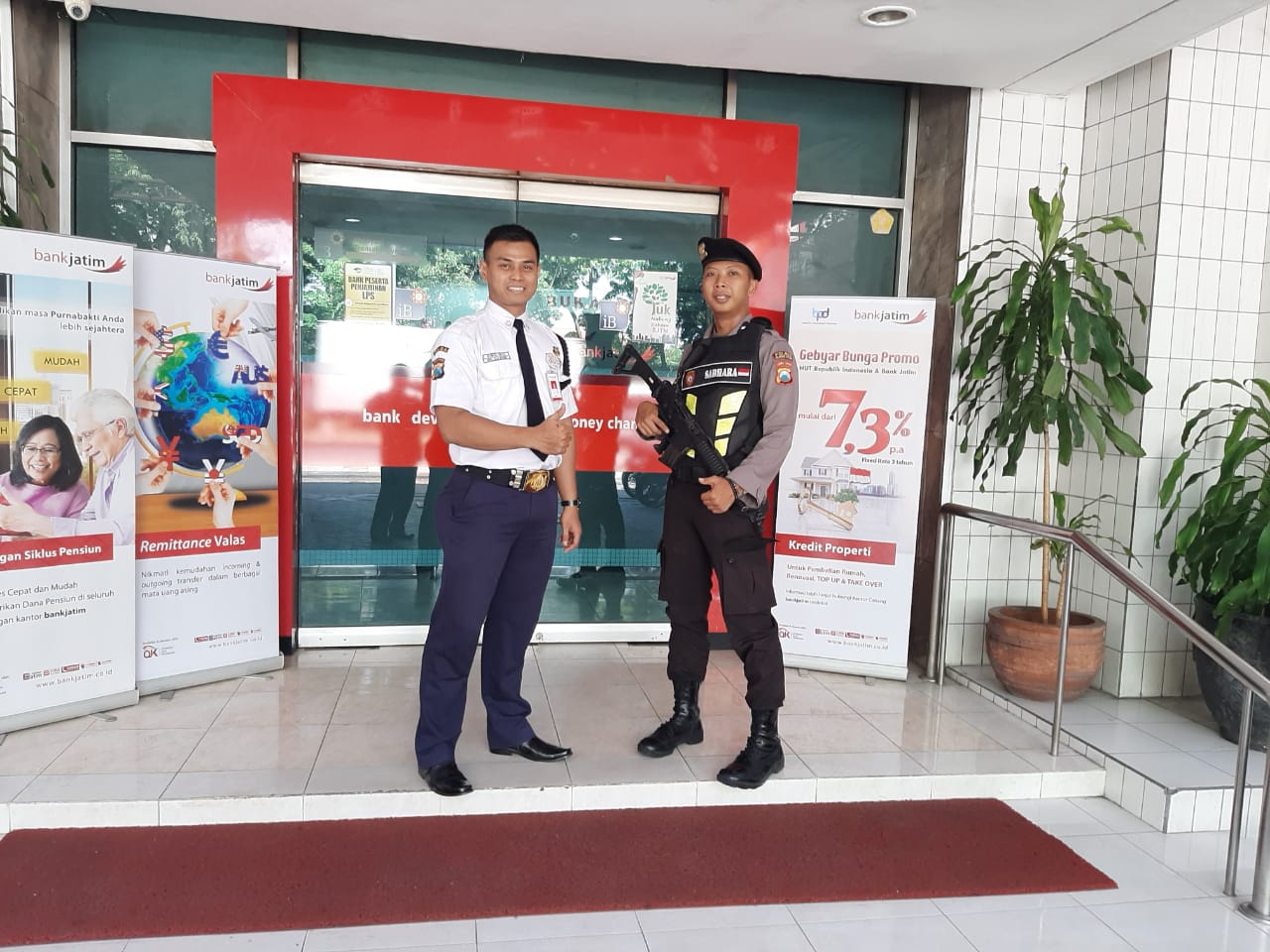Satsabhara Polres Tanjung Perak Sambang Kantor Bank Jatim, Antisipasi 3C