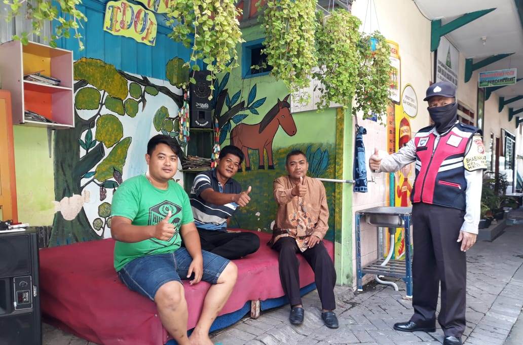 Babinkamtibmas Polsek Kenjeran Sampaikan Pesan Kamtibmas & Sosialisasi Cegah Penularan Virus Corona